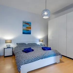 With Stunning Seaviews Appartement